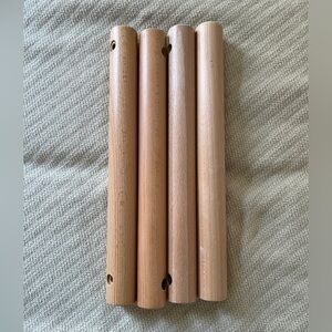 Lalo Play Legs – converts high chair to play chair